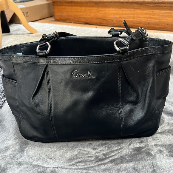 Coach shoulder bag - Picture 1 of 6